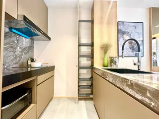 Balance by the beach в Кароне