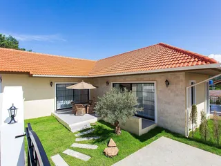 Olive Village на пляже Ламай