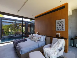 The Victory в Тхеп Касаттри