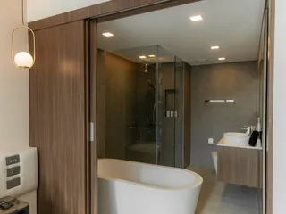 The Proud Karon в Кароне