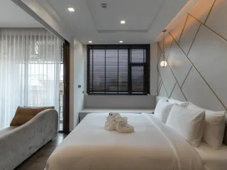 The Proud Karon в Кароне