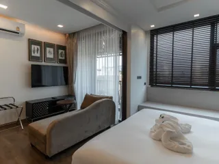 The Proud Karon в Кароне