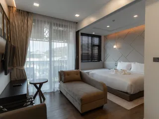 The Proud Karon в Кароне