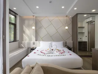 The Proud Karon в Кароне