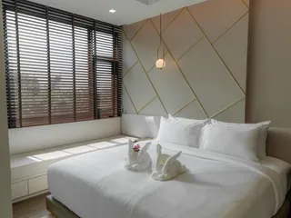 The Proud Karon в Кароне