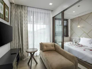 The Proud Karon в Кароне