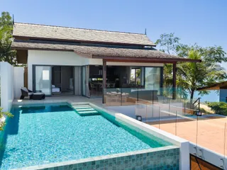 Ariya Season в Маенаме