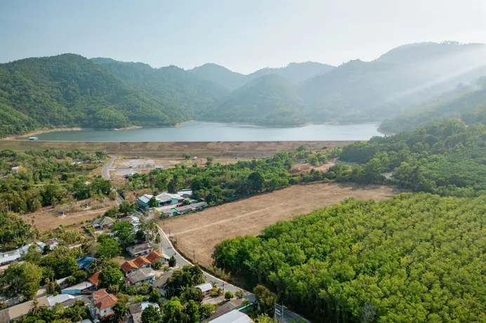 Sunrise Lake в Чонг Тале
