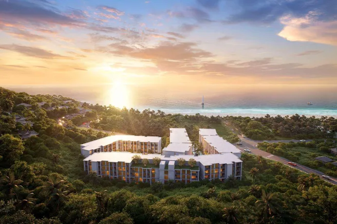 Title Biancana на пляже Сурин