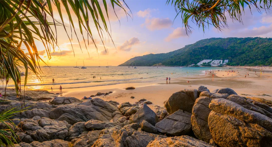 пляж Най Харн